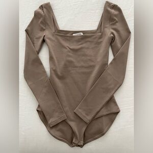 NWT Aritzia Square Top Contour Bodysuit - XS Taupe